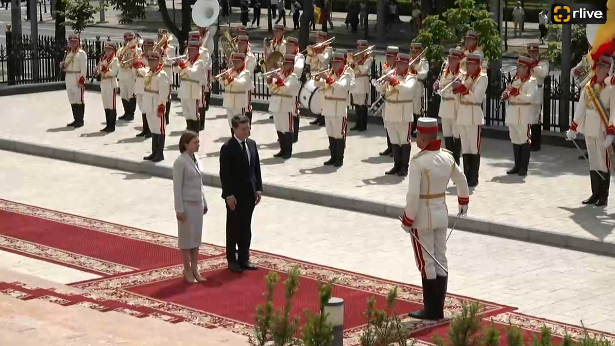 Întâmpinarea Președintelui României, Nicușor Dan, de către Președinta Maia Sandu, la Reședința de Stat