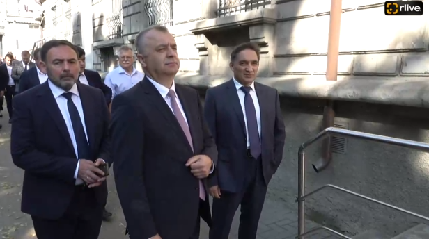 Reprezentanții Blocului Alternativa depune la Comisia Electorală Centrală actele necesare pentru înregistrare