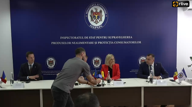 Vizită de nivel înalt la Centrul Unic de Apel pentru Consumatori