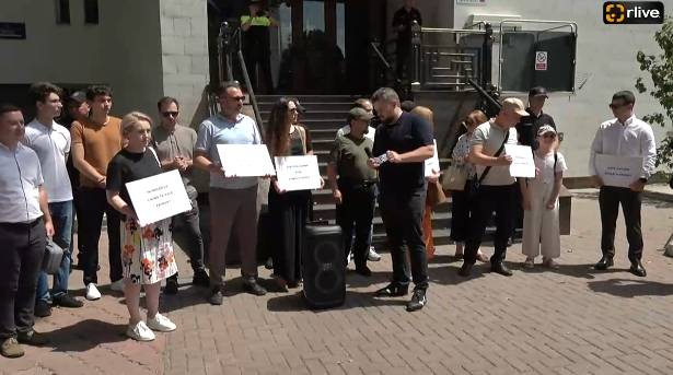 Protest public pentru dreptate, organizat în fața Ministerului Justiției