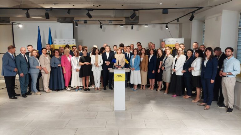 Președintele PAS, Igor Grosu, împreună cu candidații de pe lista electorală PAS, oferă declarații de presă în urma Consiliului Politic Național PAS