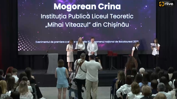 Evenimentul dedicat absolvenților de liceu care au obținut nota medie 10 (zece) la examenul național de Bacalaureat