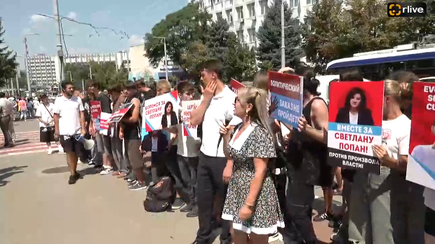 Acțiune de protest în susținerea Evgheniei Guțul la Judecătoria Buiucani