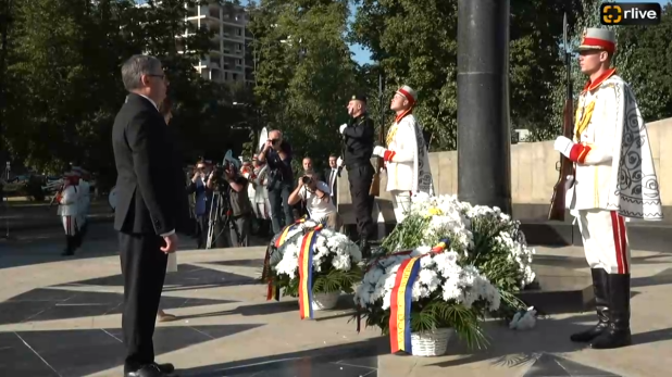 Depuneri de flori la monumentul „Maica Îndurerată” de la Complexul Memorial „Eternitate” cu ocazia Zilei Independenței Republicii Moldova