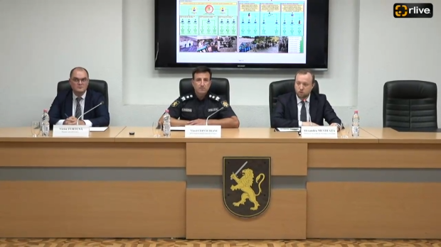 Briefing de presǎ susținut de șeful Poliției Naționale, Viorel Cernăuțeanu, directorul Serviciului de Informații și Securitate, Alexandru Musteața și procurorul șef al PCCOCS, Victor Furtunǎ