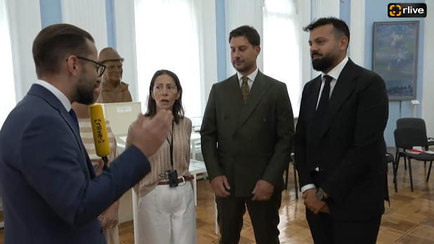 ORA de LIVE cu TRAIAN de la deschiderea expoziției „Arta de a crea, arta de a trăi”