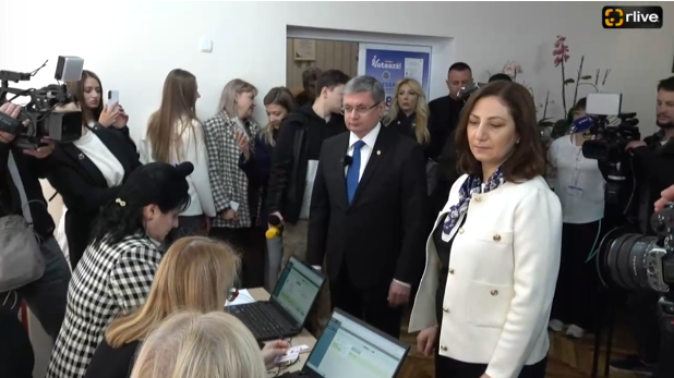 Alegerile Parlamentare 2025: Președintele Parlamentului Igor Grosu, își exercită dreptul la vot