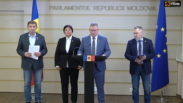 Briefing de presă susținut de către deputații PAS – Valeriu Robu, Mihail Druță și Alic Baraboi