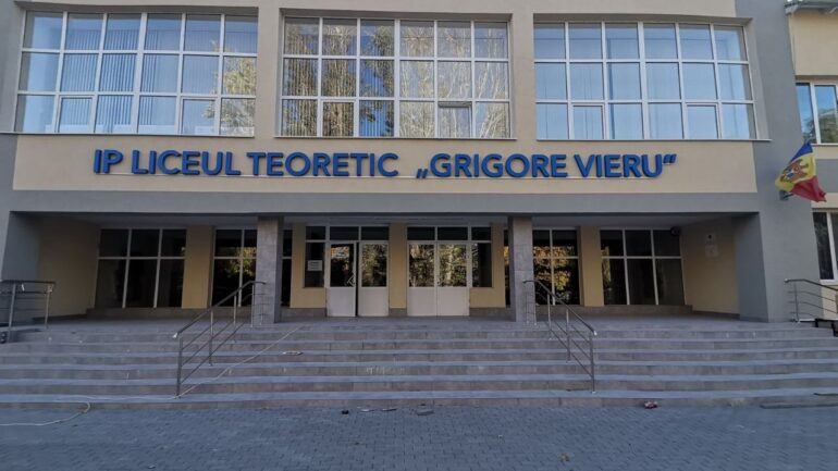 Agenda - Dezvelirea bustului poetului Grigore Vieru din incinta Școlii Primare nr.83 „Grigore Vieru” din Capitală