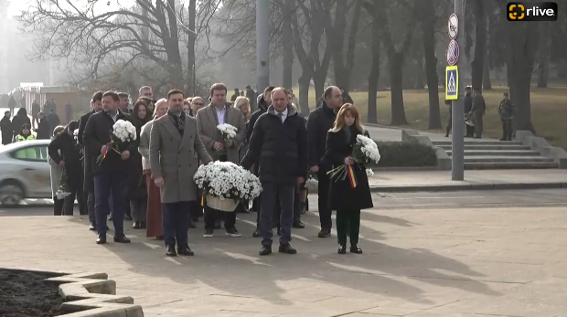 Agenda - Conducerea Primăriei Chișinău depune flori la Monumentul Domnitorului „Ștefan cel Mare și Sfânt” cu prilejul comemorării eroilor căzuți în conflictul armat de la Nistru