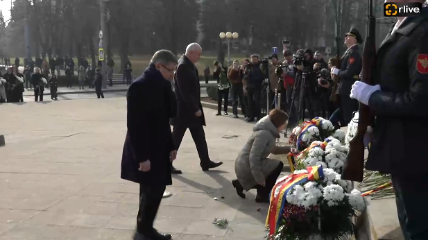 Agenda - Conducerea țării depune flori la Monumentul Domnitorului „Ștefan cel Mare și Sfânt” cu prilejul comemorării eroilor căzuți în conflictul armat de la Nistru