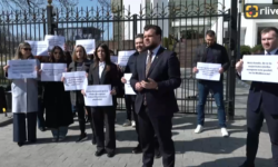 Flashmob organizat de Mișcarea Alternativa Națională în fața Președinției Republicii Moldova