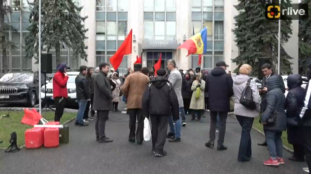 Agenda - Acțiune publică organizată de Partidul Socialiștilor în fața clădirii Guvernului pentru a atrage atenția asupra creșterii prețurilor la combustibil și a impactului asupra cetățenilor