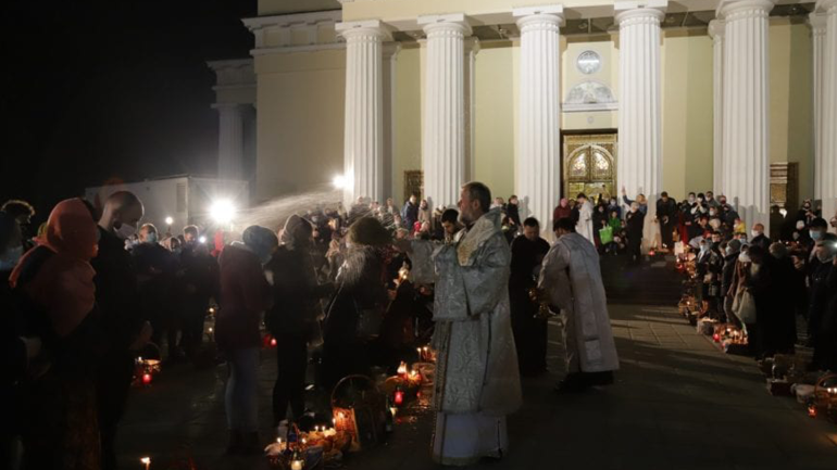 Agenda - Slujba Învierii din Noaptea Sfintelor Paști