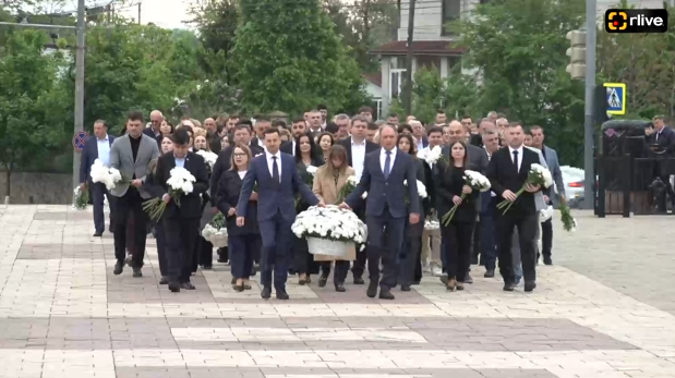 Agenda - Conducerea Primăriei Chișinău depune flori la Complexul Memorial ETERNITATE, cu ocazia Zilei Victoriei