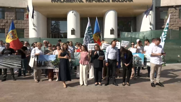 Protest organizat de Mișcarea Alternativa Națională în fața Parlamentului Republicii Moldova
