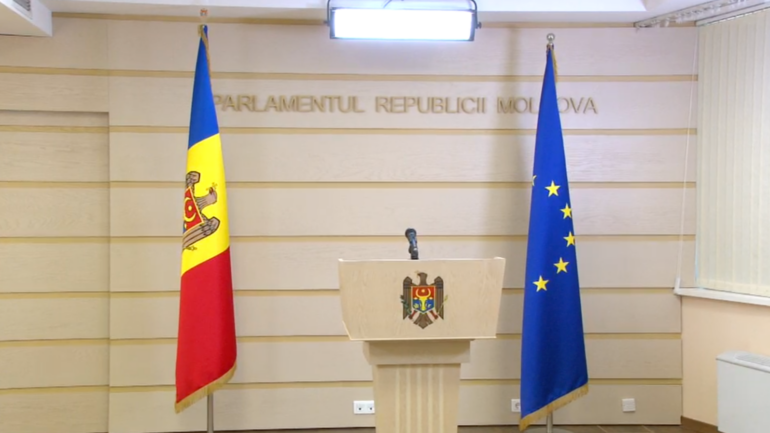 Agenda - Deputatul fracțiunii Partidului Acțiune și Solidaritate, Dinu Plîngău, susține un briefing de presă