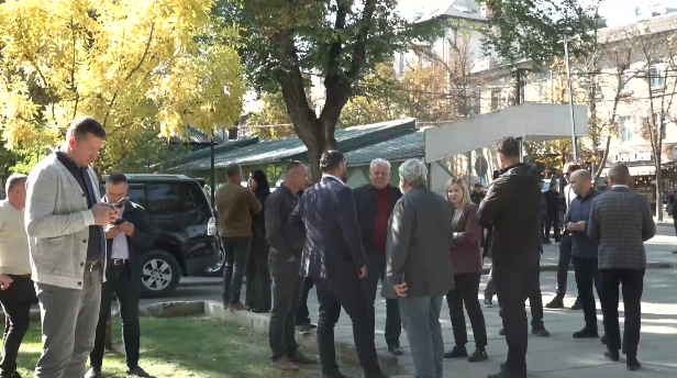 Agenda - Scandal în scuarul Catedralei